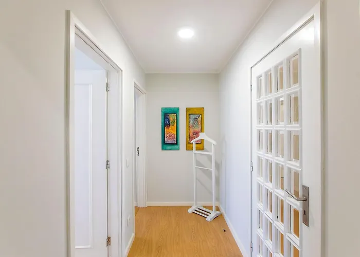 Alba House & Free Parking