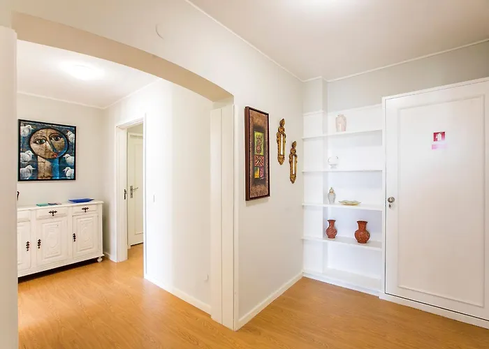 Alba House & Free Parking *