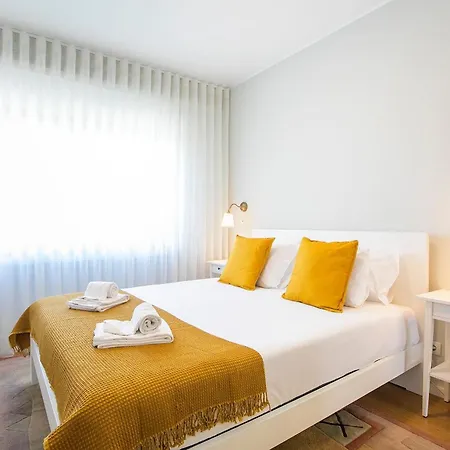 Alba House & Free Parking