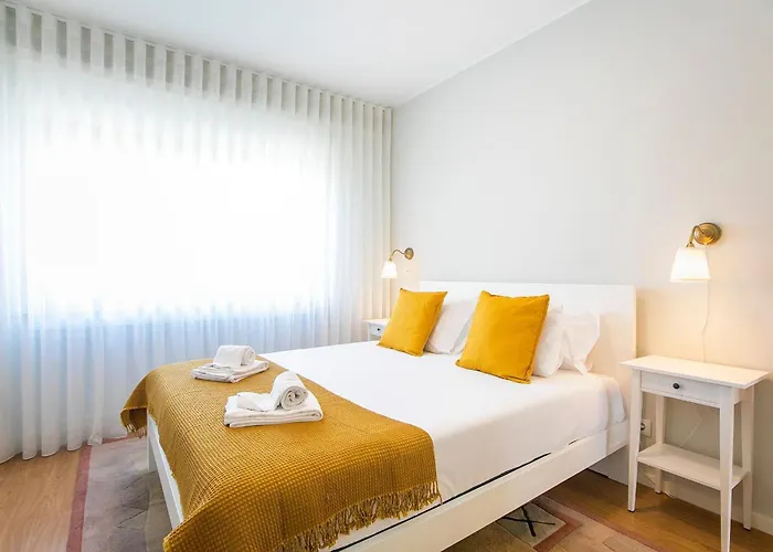 Alba House & Free Parking